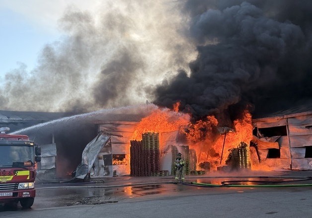 냠양주 물류창고서 불…60대 남성 심정지