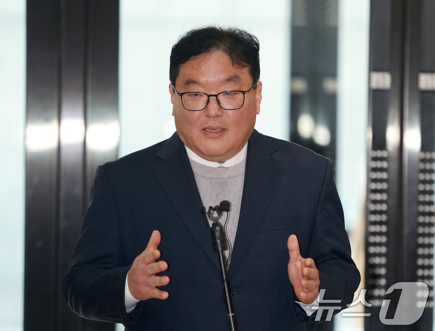 본문 이미지 - 엄희준 검사. 2026.2.27 ⓒ 뉴스1 이호윤 기자