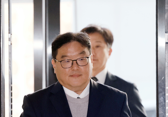 입장 발표하러 들어오는 엄희준 검사