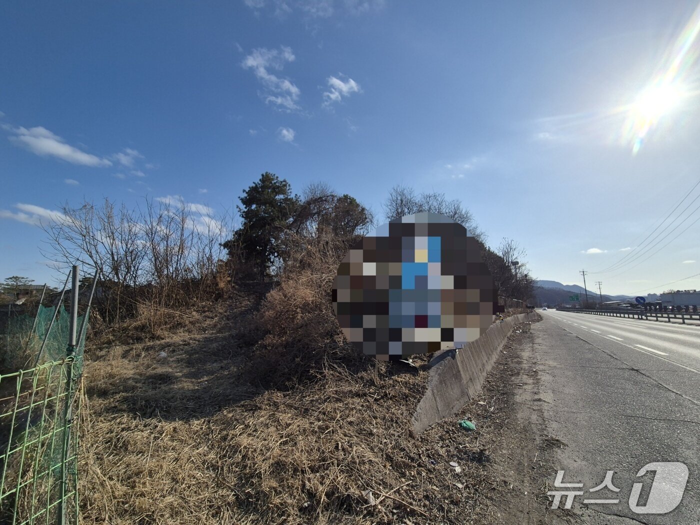 본문 이미지 - 27일 찾은 경기 양평군 용문면 광탄리 소재 이한주 경제·인문사회연구회 이사장(대통령 정책특별보좌관)의 땅.2026.02.27/뉴스1 양희문 기자