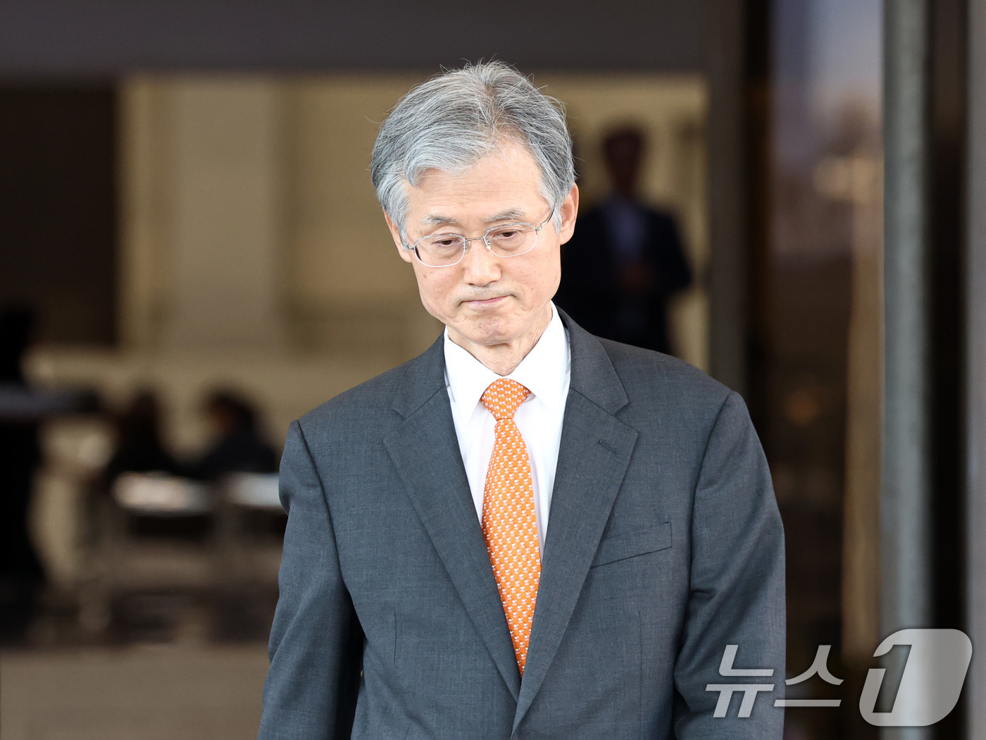 (서울=뉴스1) 최지환 기자 = 조희대 대법원장이 27일 오후 서울 서초구 대법원을 나서고 있다. 2026.2.27/뉴스1