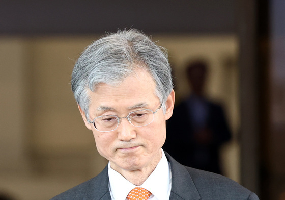 거취 압박 속 퇴청하는 조희대 대법원장