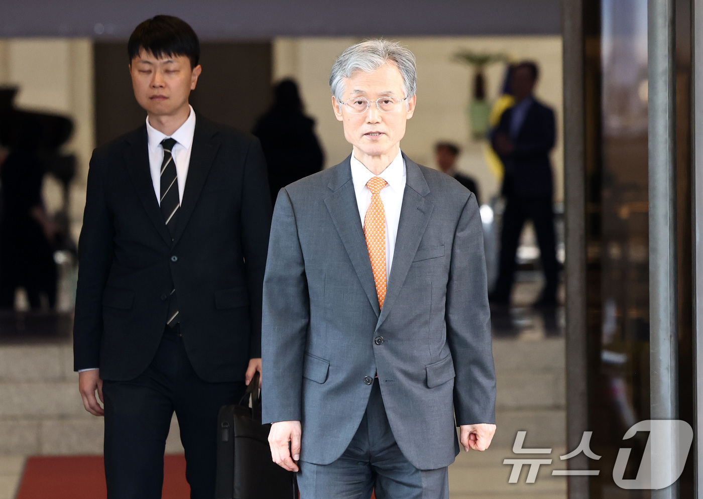 (서울=뉴스1) 최지환 기자 = 조희대 대법원장이 27일 오후 서울 서초구 대법원을 나서고 있다. 2026.2.27/뉴스1