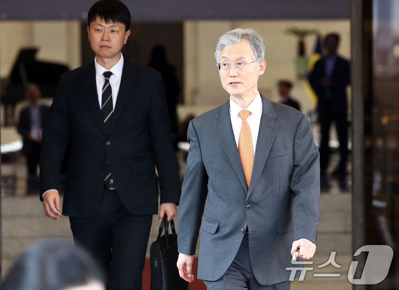 (서울=뉴스1) 최지환 기자 = 조희대 대법원장이 27일 오후 서울 서초구 대법원을 나서고 있다. 2026.2.27/뉴스1