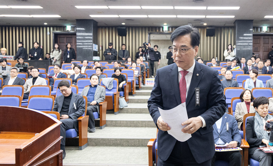 모두발언 준비하는 송언석 원내대표