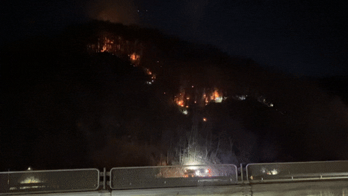 본문 이미지 - 27일 오후 강원 춘천 신동면 팔미리 드름산 산불 현장.2026.2.27/뉴스1 신초롱 기자