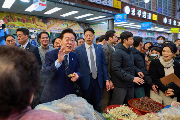 신중앙시장 방문한 이재명 대통령