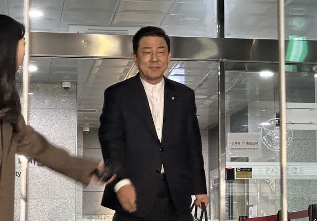 '13가지 의혹' 김병기, 2차 소환 조사 14시간여 만에 종료(종합)