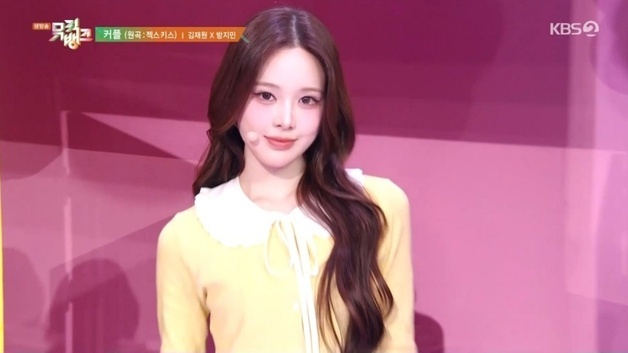 이즈나 방지민, '뮤직뱅크' MC 데뷔 합격점…통통 튀는 활약