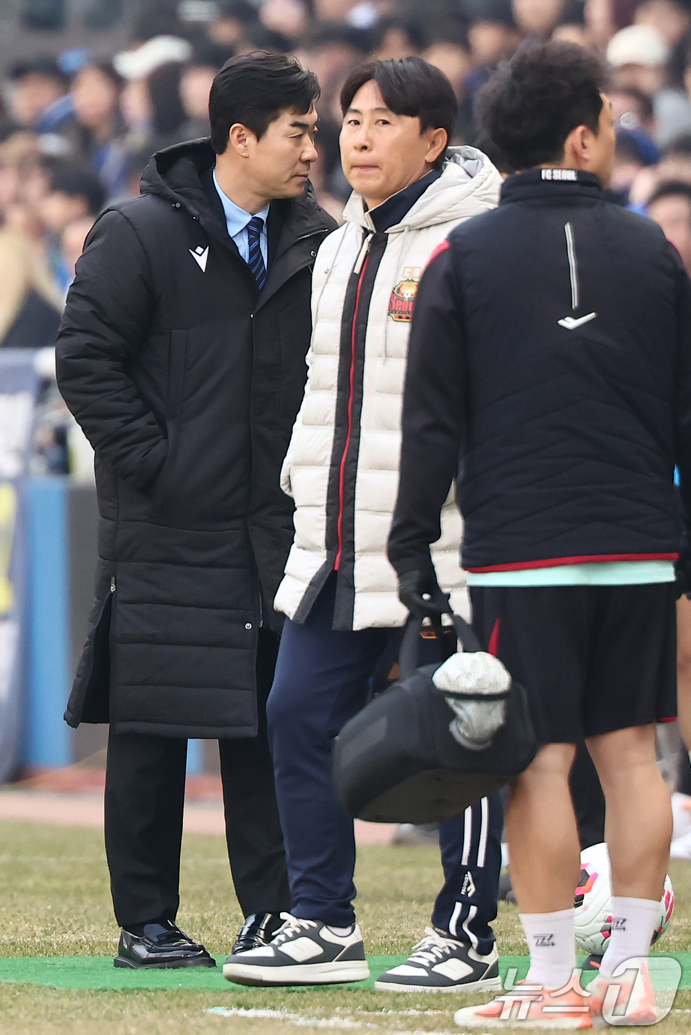 (인천=뉴스1) 김민지 기자 = 28일 오후 인천시 중구 인천축구전용경기장에서 열린 하나은행 K리그1 2026 공식 개막전 인천 유나이티드와 FC서울의 경기에서 인천 유나이티드 윤 …