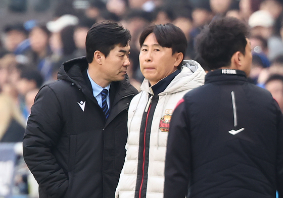 개막전에서 만난 윤정환·김기동 감독