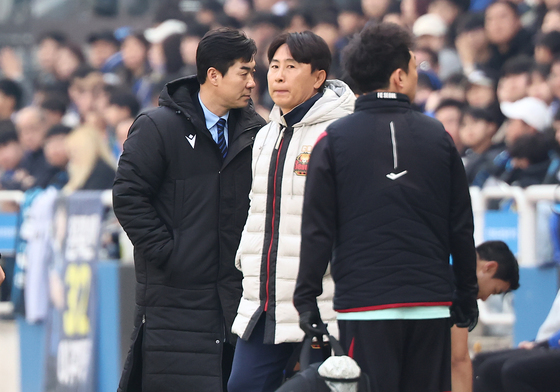 개막전에서 만난 윤정환·김기동 감독