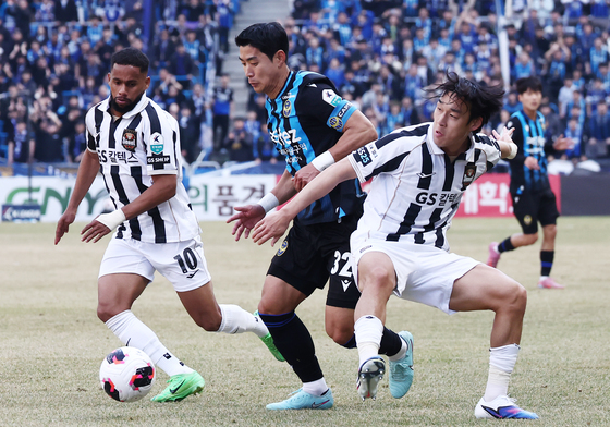 FC서울 수비 뚫는 이주용