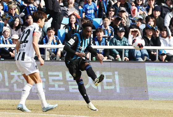 무고사 발끝에 쏠린 눈