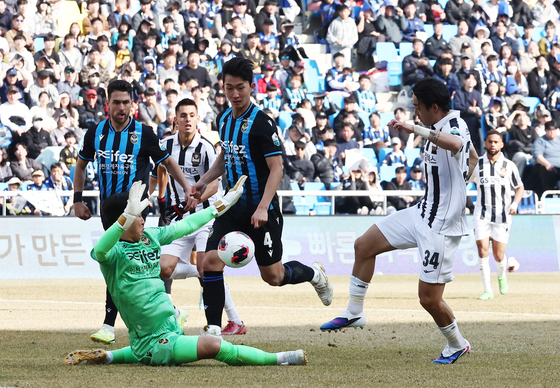 경인더비 선제골 넣는 FC서울