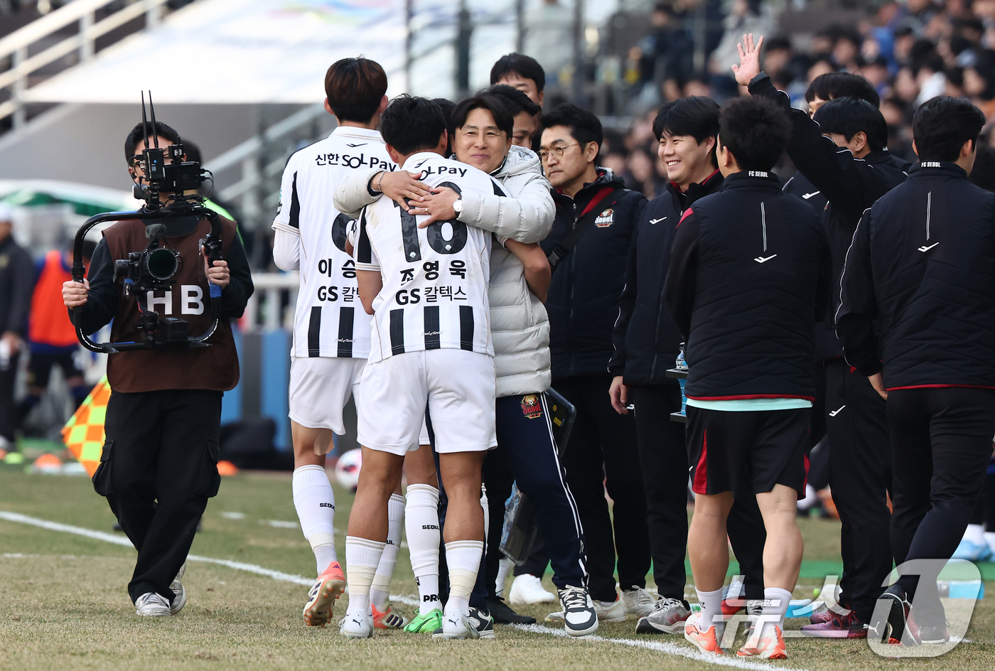 (인천=뉴스1) 김민지 기자 = 28일 오후 인천시 중구 인천축구전용경기장에서 열린 하나은행 K리그1 2026 공식 개막전 인천 유나이티드와 FC서울의 경기 후반전에서 FC서울 조 …