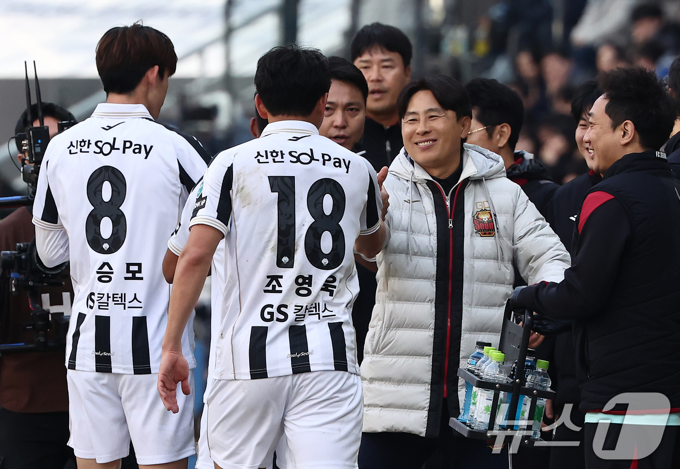 (인천=뉴스1) 김민지 기자 = 28일 오후 인천시 중구 인천축구전용경기장에서 열린 하나은행 K리그1 2026 공식 개막전 인천 유나이티드와 FC서울의 경기 후반전에서 FC서울 조 …