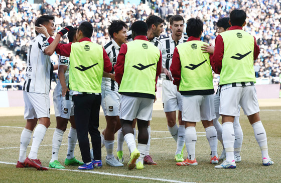 FC서울, 후반전에 연이어 터진 골