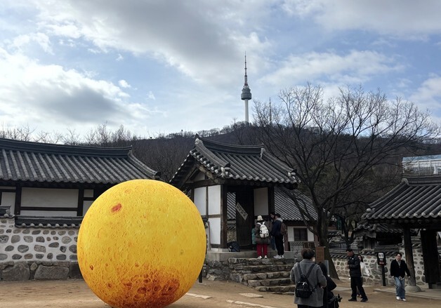 부적 찍기·LED 쥐불놀이…도심 한옥에서 즐기는 정월대보름