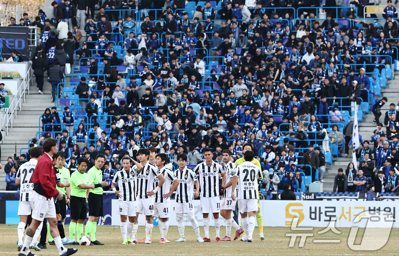 (인천=뉴스1) 김민지 기자 = 28일 오후 인천시 중구 인천축구전용경기장에서 열린 하나은행 K리그1 2026 공식 개막전 인천 유나이티드와 FC서울의 경기에서 2대1로 승리한 F …