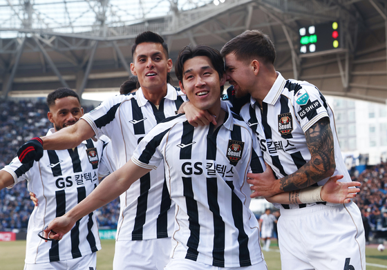 개막 경기서 승리한 FC서울