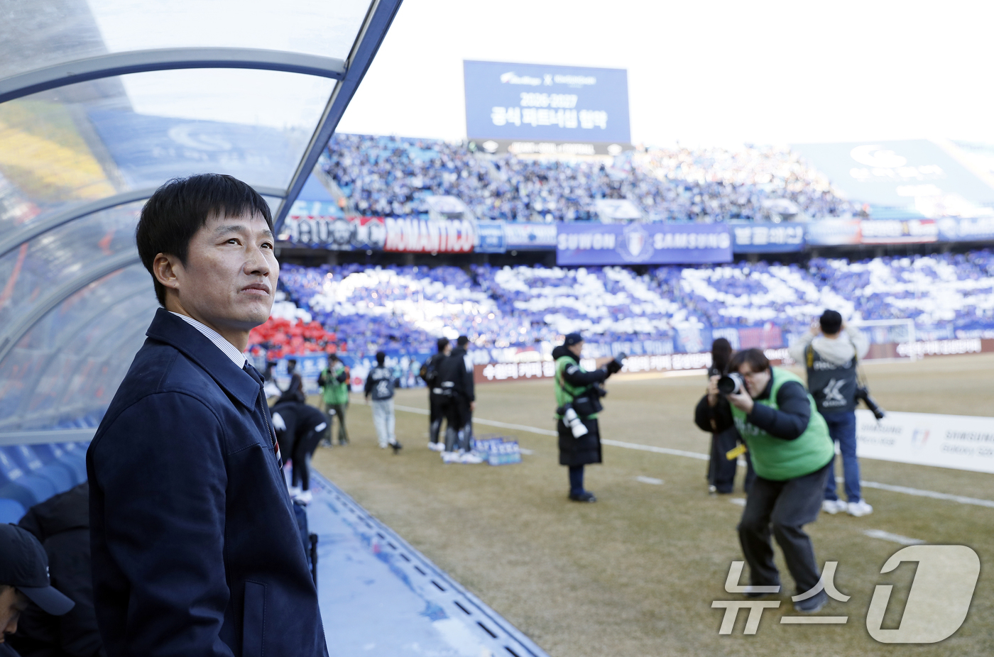 (수원=뉴스1) 박정호 기자 = 이정효 수원삼성 감독이 28일 오후 경기도 수원시 팔달구 월드컵로 수원월드컵경기장에서 열린 하나은행 K리그2 2026 1라운드 수원삼성과 서울이랜드 …