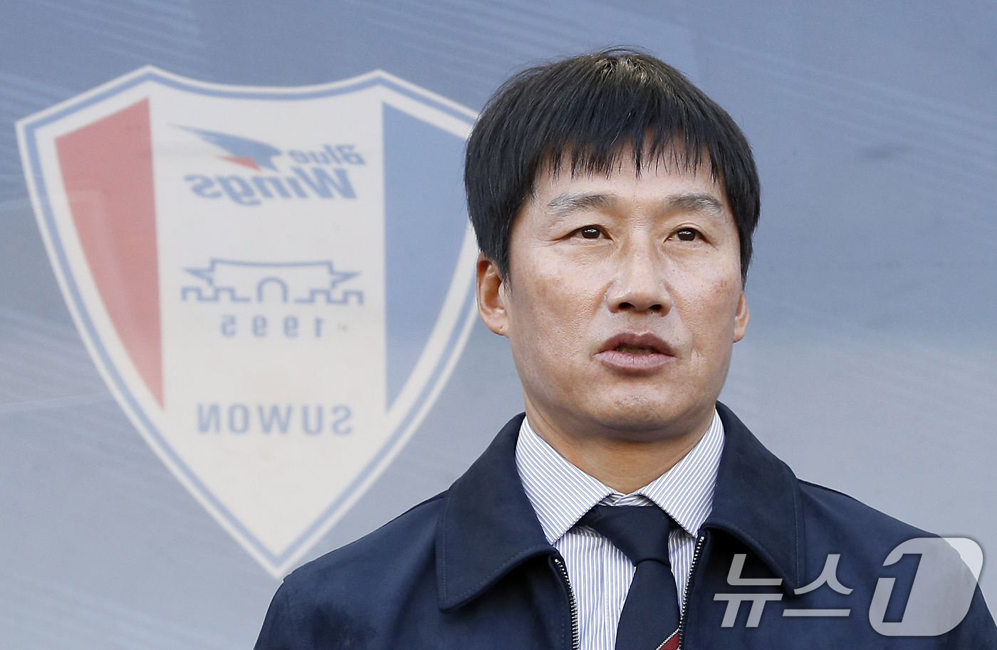 (수원=뉴스1) 박정호 기자 = 이정효 수원삼성 감독이 28일 오후 경기도 수원시 팔달구 월드컵로 수원월드컵경기장에서 열린 하나은행 K리그2 2026 1라운드 수원삼성과 서울이랜드 …