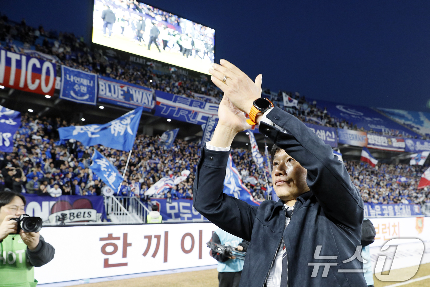 (수원=뉴스1) 박정호 기자 = 28일 오후 경기도 수원시 팔달구 월드컵로 수원월드컵경기장에서 열린 하나은행 K리그2 2026 1라운드 수원삼성과 서울이랜드의 경기에서 2대 1 역 …