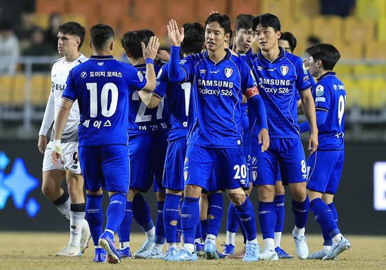 승리 거둔 수원삼성
