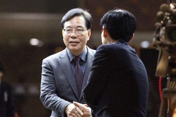 의원총회 참석하는 송언석 원내대표