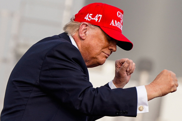 트럼프, 이란 대화 불가 판단에 미사일 세례…정권교체 불사하나