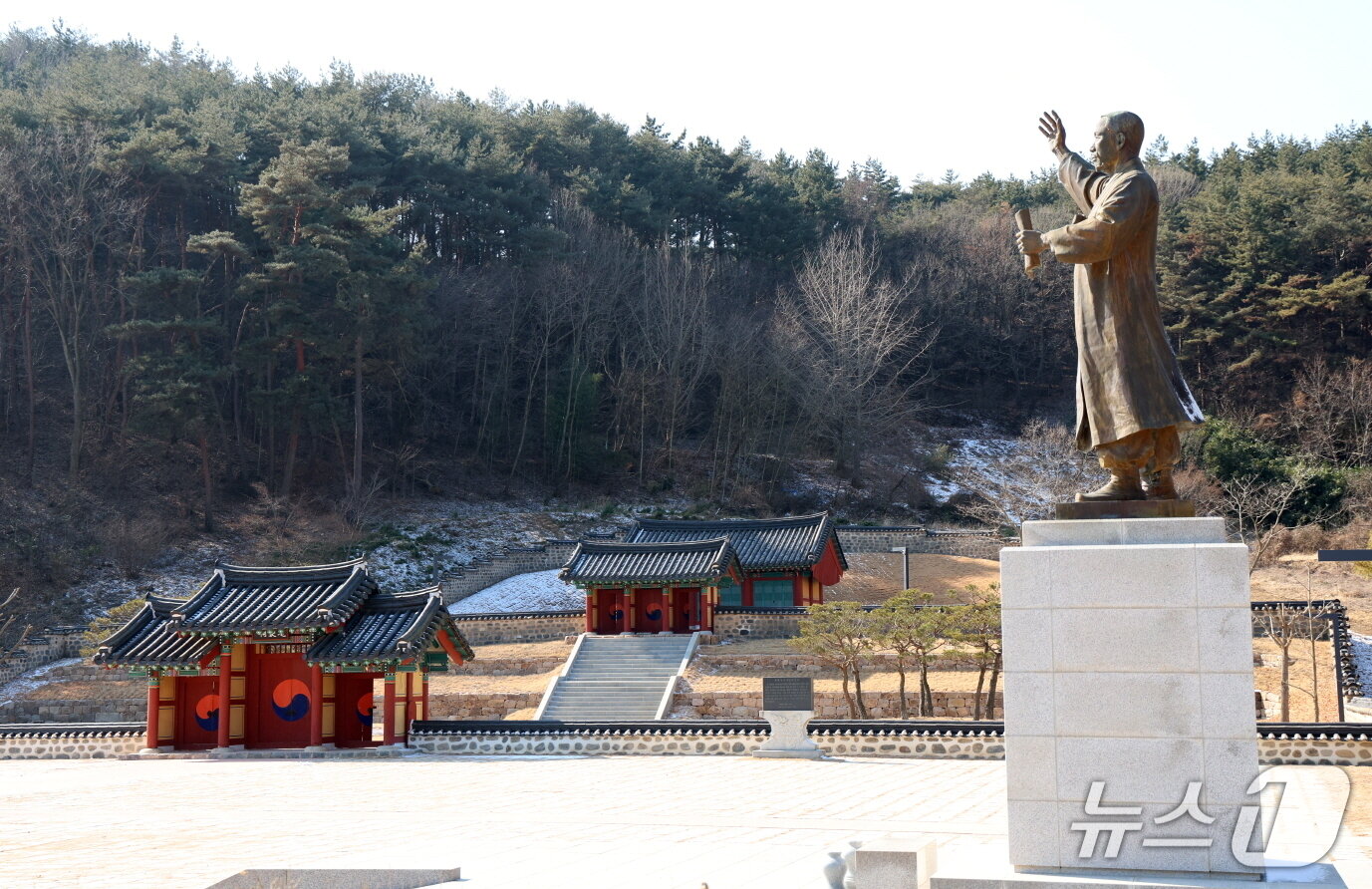 본문 이미지 - 지난 2일 열린 이종일 생가지 주변 종합정비사업 준공식 모습(태안군 제공. 재판매 및 DB금지)2026.2.3/뉴스1