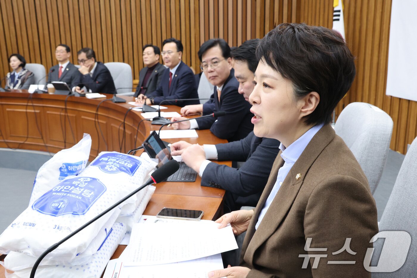 본문 이미지 - 김은혜 국민의힘 의원이 3일 서울 여의도 국회에서 열린 원내대책회의에서 발언하고 있다. 2026.2.3 ⓒ 뉴스1 신웅수 기자