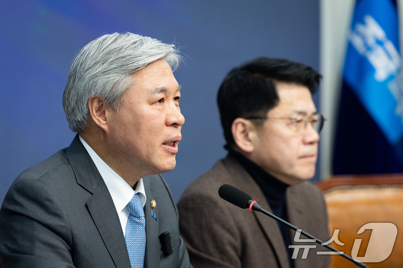 (서울=뉴스1) 유승관 기자 = 서왕진 조국혁신당 원내대표가 3일 서울 여의도 국회에서 열린 의원총회에서 모두 발언을 하고 있다. 2026.2.3/뉴스1