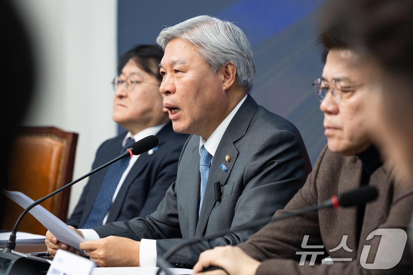 (서울=뉴스1) 유승관 기자 = 서왕진 조국혁신당 원내대표가 3일 서울 여의도 국회에서 열린 의원총회에서 모두 발언을 하고 있다. 2026.2.3/뉴스1