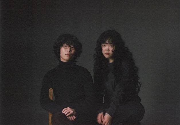 '영감의 샘터'에 새둥지 악뮤, 최신 프로필 사진 공개…뽀글머리 이찬혁·이수현