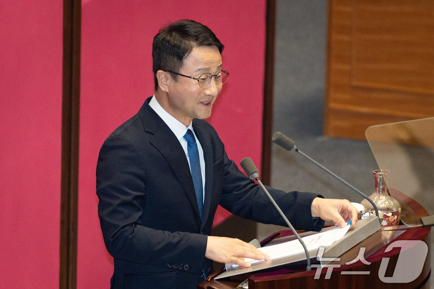 본문 이미지 - 한병도 더불어민주당 원내대표가 3일 서울 여의도 국회에서 열린 제432회 국회(임시회) 제2차 본회의에서 국정에 관한 교섭단체 대표연설을 하고 있다. 2026.2.3/뉴스1 ⓒ News1 유승관 기자