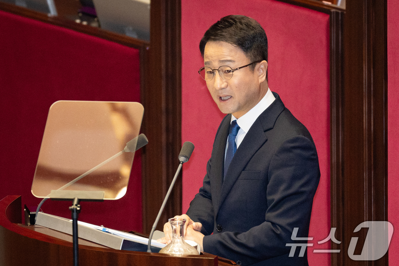 (서울=뉴스1) 유승관 기자 = 한병도 더불어민주당 원내대표가 3일 서울 여의도 국회에서 열린 제432회 국회(임시회) 제2차 본회의에서 국정에 관한 교섭단체 대표연설을 하고 있다 …