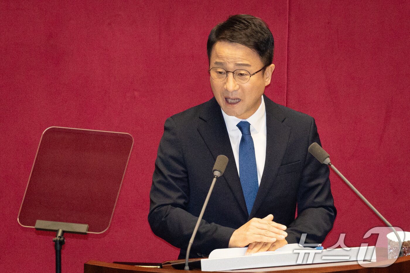 본문 이미지 - 한병도 더불어민주당 원내대표가 3일 서울 여의도 국회에서 열린 제432회 국회(임시회) 제2차 본회의에서 국정에 관한 교섭단체 대표연설을 하고 있다. 2026.2.3/뉴스1 ⓒ News1 유승관 기자