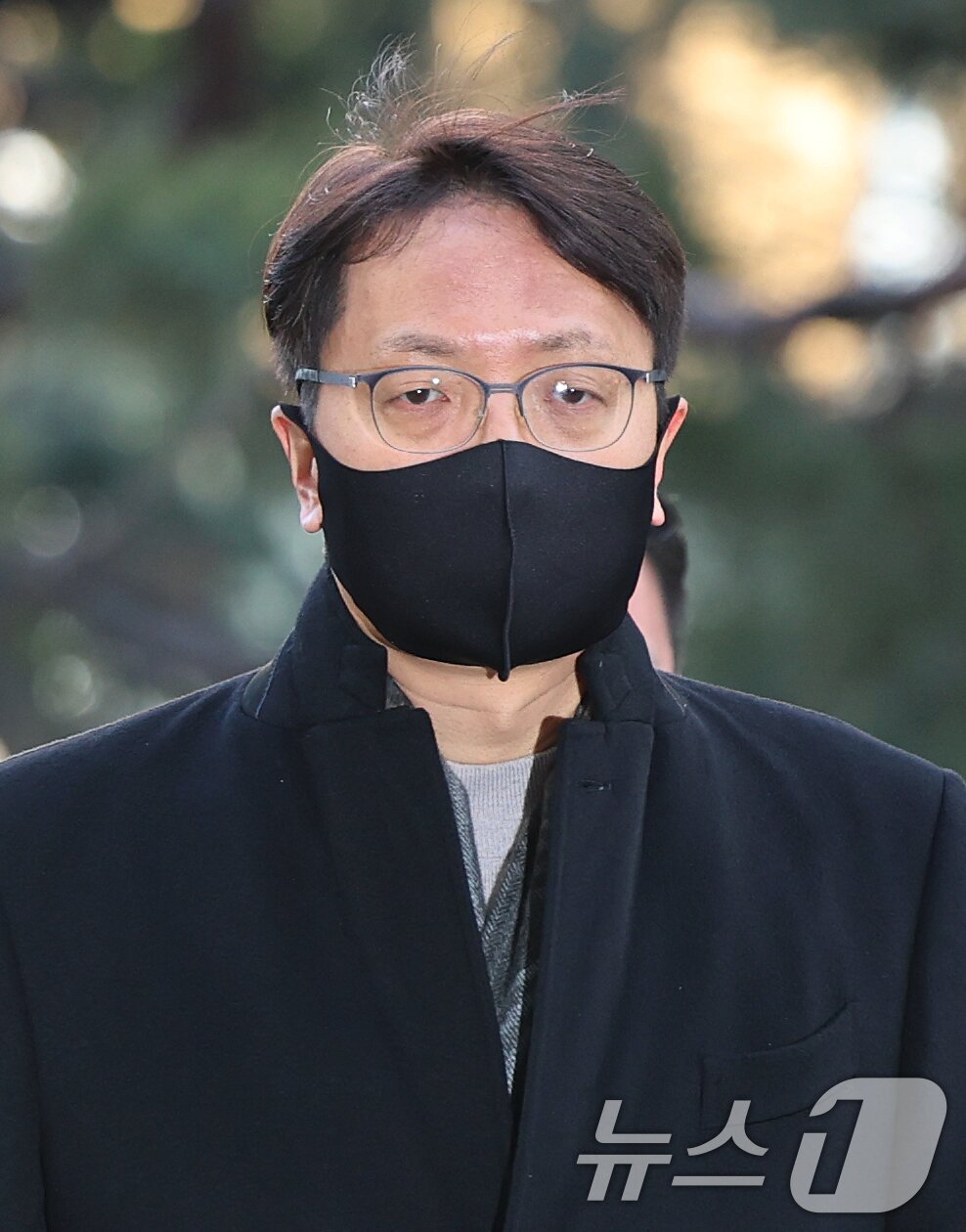 본문 이미지 - 국회증언감정법상 위증 혐의를 받는 박대준 전 쿠팡 대표가 3일 오전 서울 마포구 서울경찰청 광역수사단 공공범죄수사대에서 조사를 받기 위해 출석하고 있다. 박 전 대표는 지난 해 12월 국회에서 열린 ‘쿠팡 연석 청문회’에서 위증한 혐의로 국회 과학기술정보통신위원회에 의해 고발됐다. 2026.2.3/뉴스1 ⓒ News1 오대일 기자