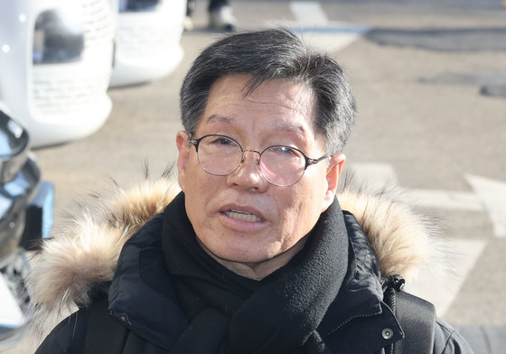 '위안부 피해자 모욕 시위' 김병헌 대표, 경찰 출석