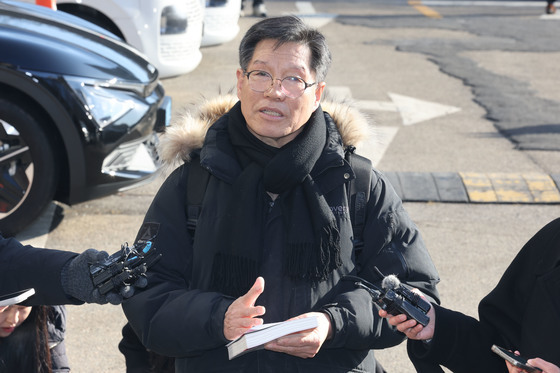 '위안부 피해자 모욕 시위' 김병헌 대표, 경찰 출석