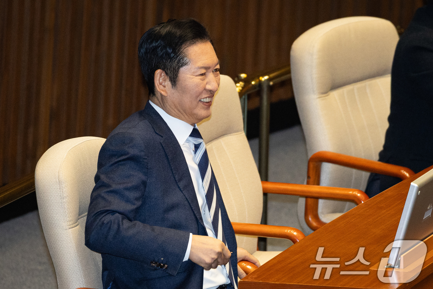 (서울=뉴스1) 유승관 기자 = 정청래 더불어민주당 대표가 3일 서울 여의도 국회에서 열린 제432회 국회(임시회) 제2차 본회의에서 미소 짓고 있다. 2026.2.3/뉴스1