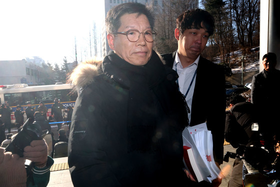 '위안부 피해자 모욕 시위' 김병헌 대표, 경찰 출석