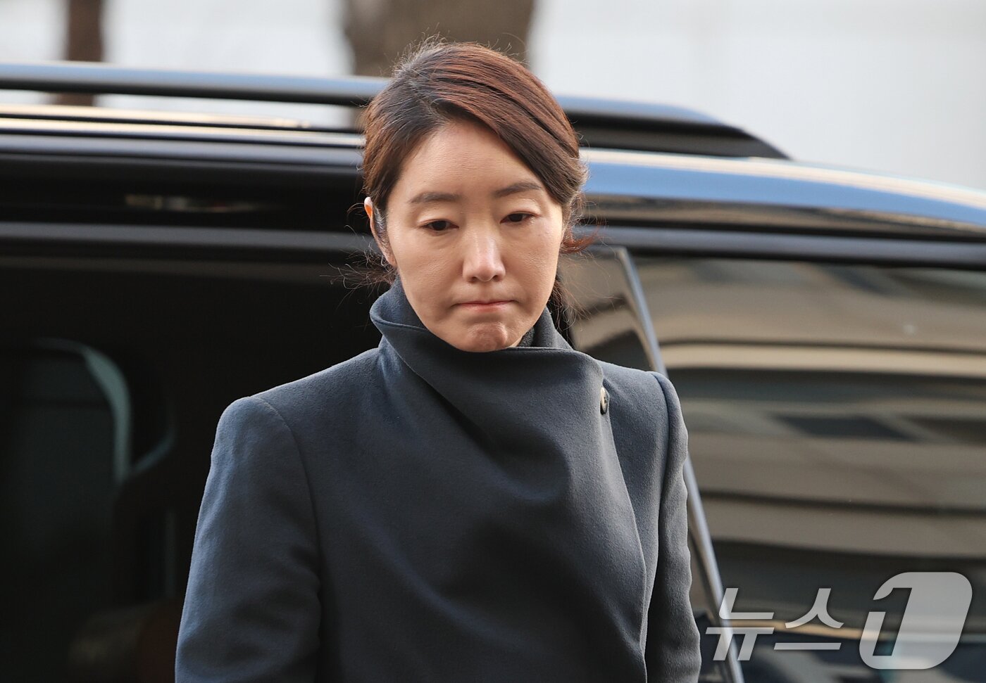 본문 이미지 - 공천헌금 1억원을 수수한 혐의를 받는 강선우 무소속 의원이 2차 경찰 조사를 받기 위해 3일 오전 서울 마포구 서울경찰청 광역수사단 공공범죄수사대로 출석하고 있다. 2026.2.3/뉴스1 ⓒ News1 오대일 기자