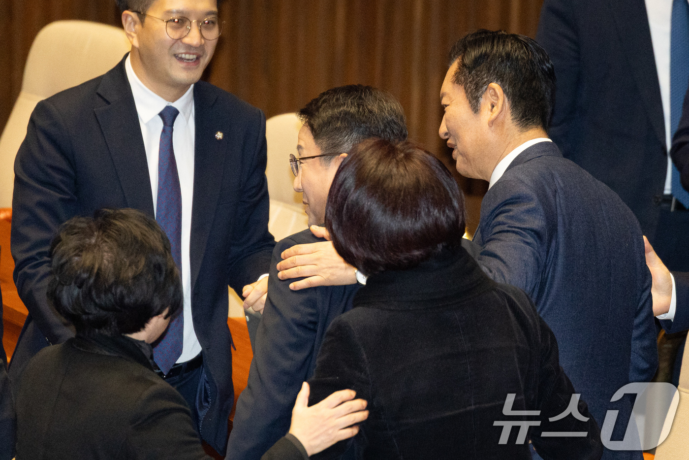 (서울=뉴스1) 유승관 기자 = 한병도 더불어민주당 원내대표가 3일 서울 여의도 국회에서 열린 제432회 국회(임시회) 제2차 본회의에서 국정에 관한 교섭단체 대표연설을 마친 후 …