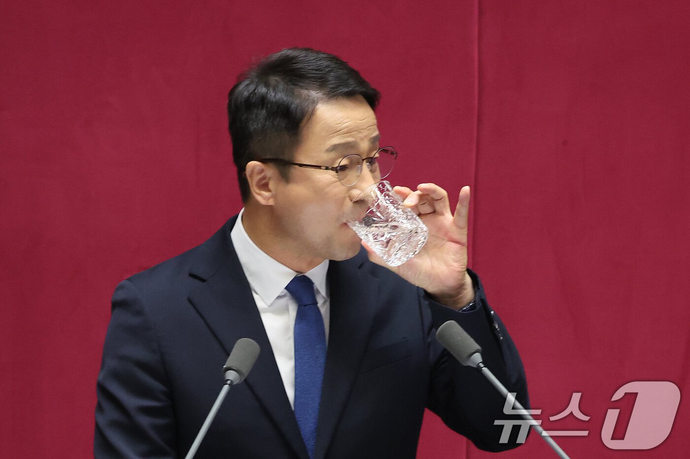 본문 이미지 - 한병도 더불어민주당 원내대표가 3일 서울 여의도 국회에서 열린 제432회국회(임시회) 제2차 본회의에서 국정에 관한 교섭단체 대표연설을 하고 있다. 2026.2.3/뉴스1 ⓒ News1 신웅수 기자