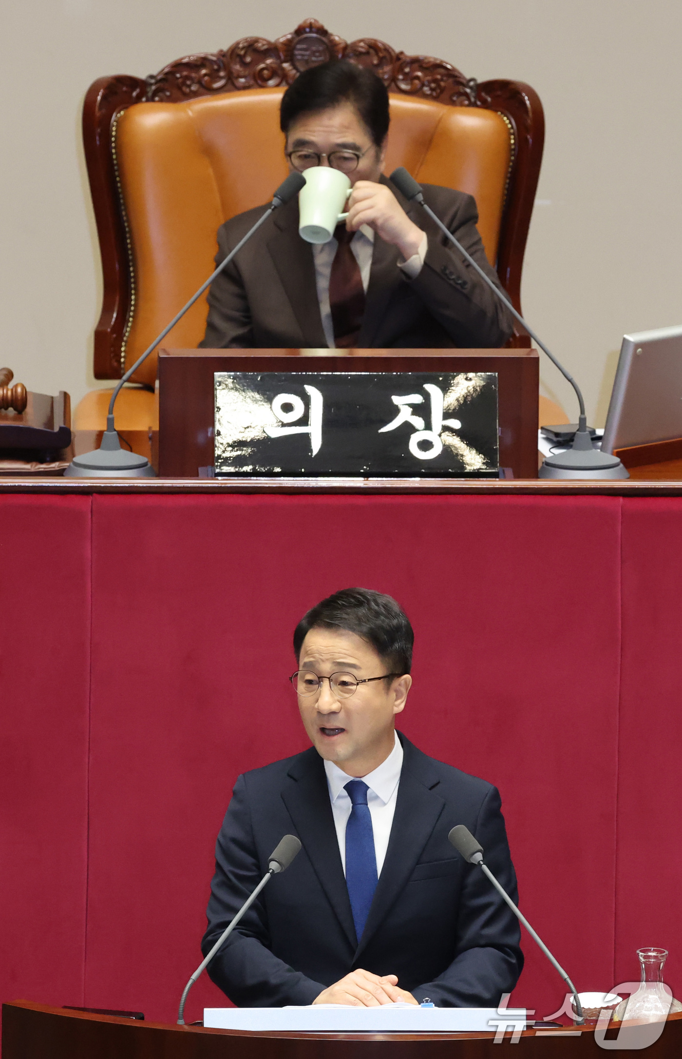 (서울=뉴스1) 신웅수 기자 = 한병도 더불어민주당 원내대표가 3일 서울 여의도 국회에서 열린 제432회국회(임시회) 제2차 본회의에서 국정에 관한 교섭단체 대표연설을 하고 있다. …