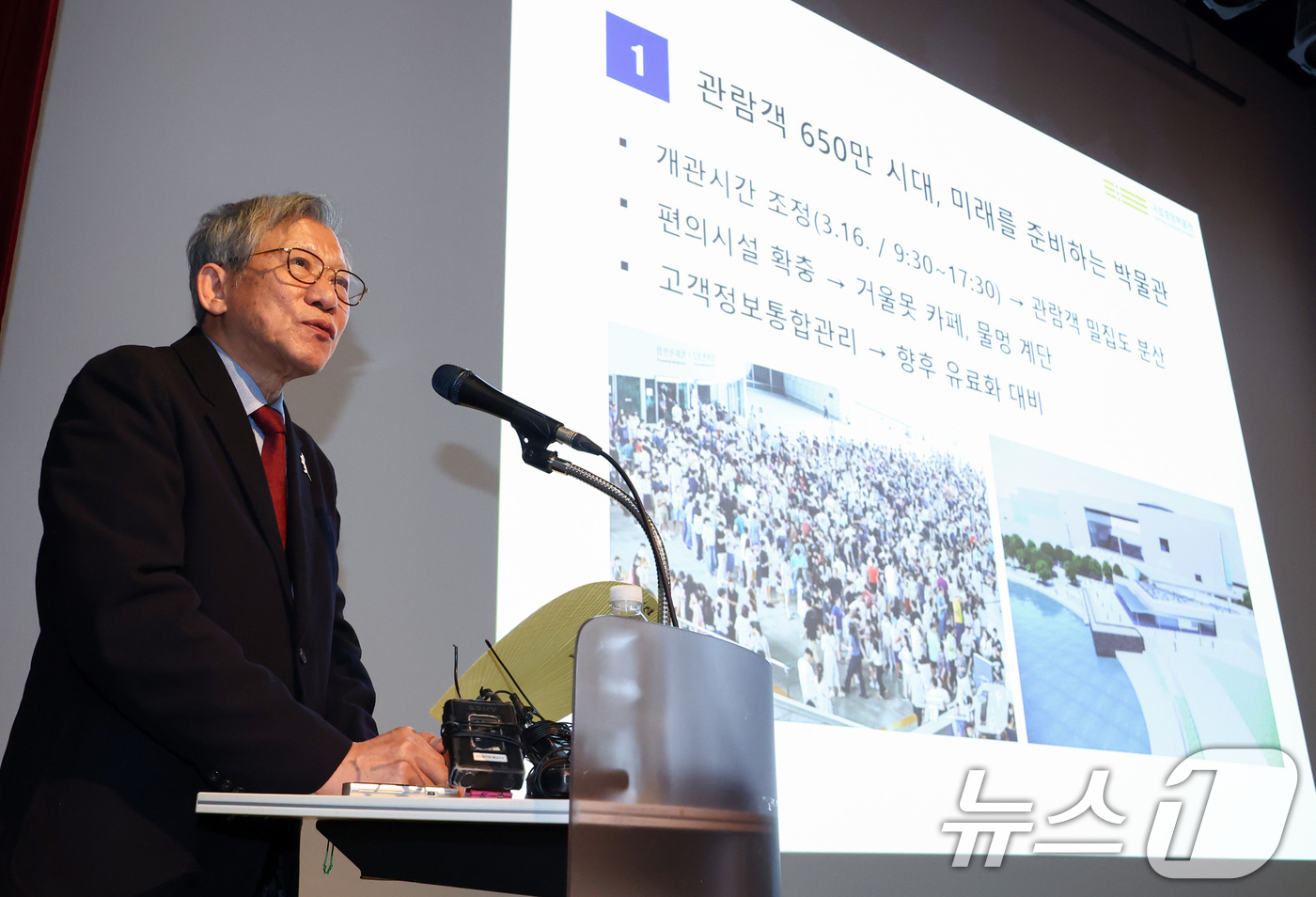 (서울=뉴스1) 최지환 기자 = 유홍준 국립중앙박물관장이 3일 서울 용산구 국립중앙박물관에서 열린 신년기자간담회에서 2026년 핵심 추진 전략을 발표하고 있다. 2026.2.3/뉴 …