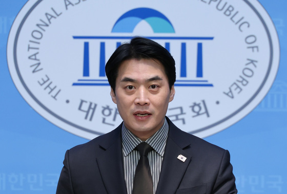 기자회견 나선 한준호 의원